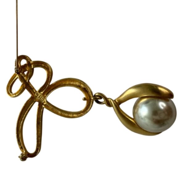 Vintage Coro Gold Tone Bow Brooch with Faux Pearl Drop – Signed Costume Jewelry - Picture 2 of 6